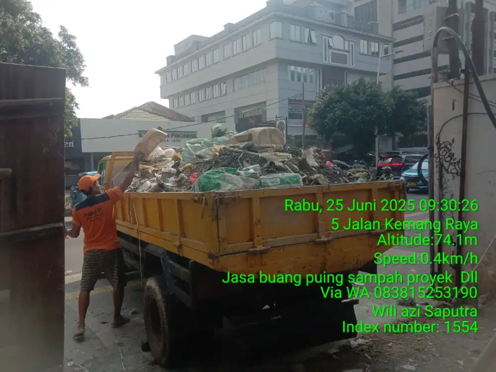 Tukang buang puing sampah dll