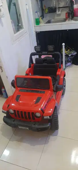 Mobil aki remote anak warna merah
