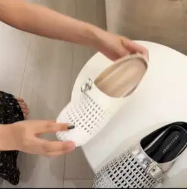 Karyawan toko sepatu