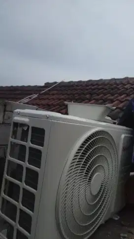 JASA SERVICE AC DAN PEMASANGAN AC