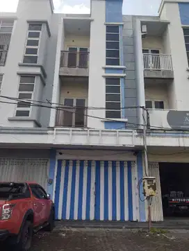 Ruko Jalan Raya Komersial Sidoarjo parkir luas