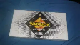 sarung tenun wadimor hitam putih berkelas