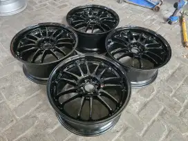 Velg RE30 Black R18 Innova Reborn Zenix Hilux Rangga Alphard Vellfire