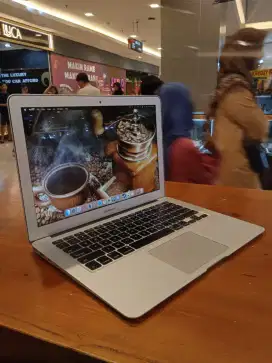 Macbook Air 13 inch , 2013