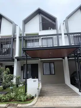 Langka ... Rumah 3lt cluster Leonora di Gading Serpong