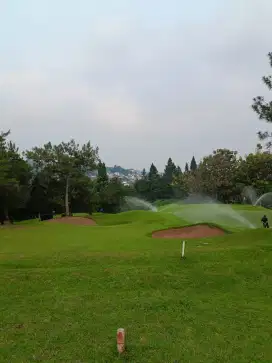 Golf Dago tanah strategis berdampingan.