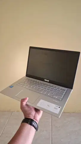 Laptop asus warna silver model A416M 14inch ram 4/256