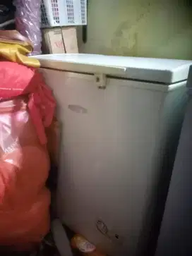 Freezer box 100