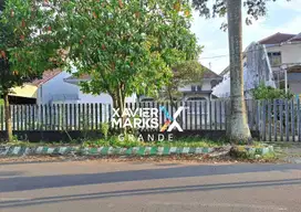 Rumah Klasik di Jalan Gunung Gunung