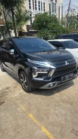 Dijual Cepat - Mobil Xpander Ultimate CVT tahun 2022 Hitam