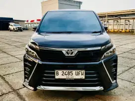 Toyota voxy 2018 km 80 rb