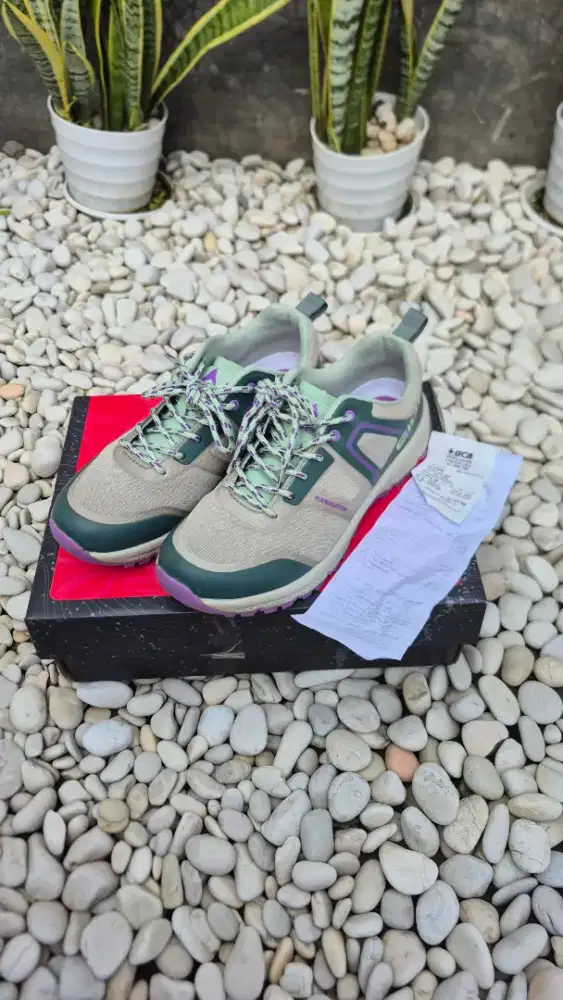 Sepatu running trail hiking wanita EIGER Original Fullset size 38