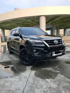 Toyota Fortuner 2.4 VRZ TRD Kick Sensor Th 2020 Black Kondisi Mulus!!