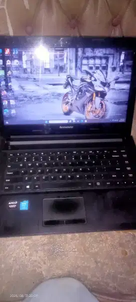 Laptop lenovo ideapad g40-80 intel corei5 gen5 normal jaya siap pakai.