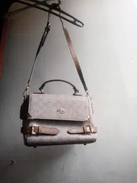 Tas slempang bekas merk Coach