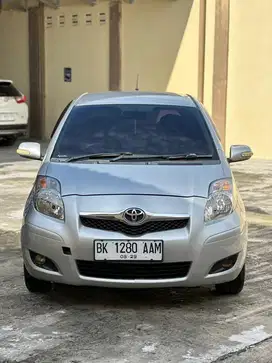 Toyota yaris E at matic 2010