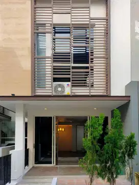 DIJUAL / DISEWAKAN Rumah Furnished Wisata Bukit Mas 3 Lantai
