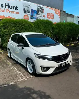 HONDA JAZZ RS 1.5 CVT 2015
