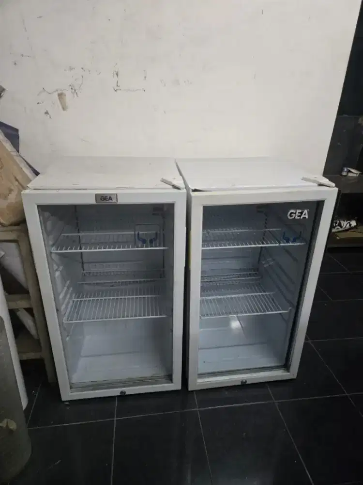 Showcase 1 pintu GEA