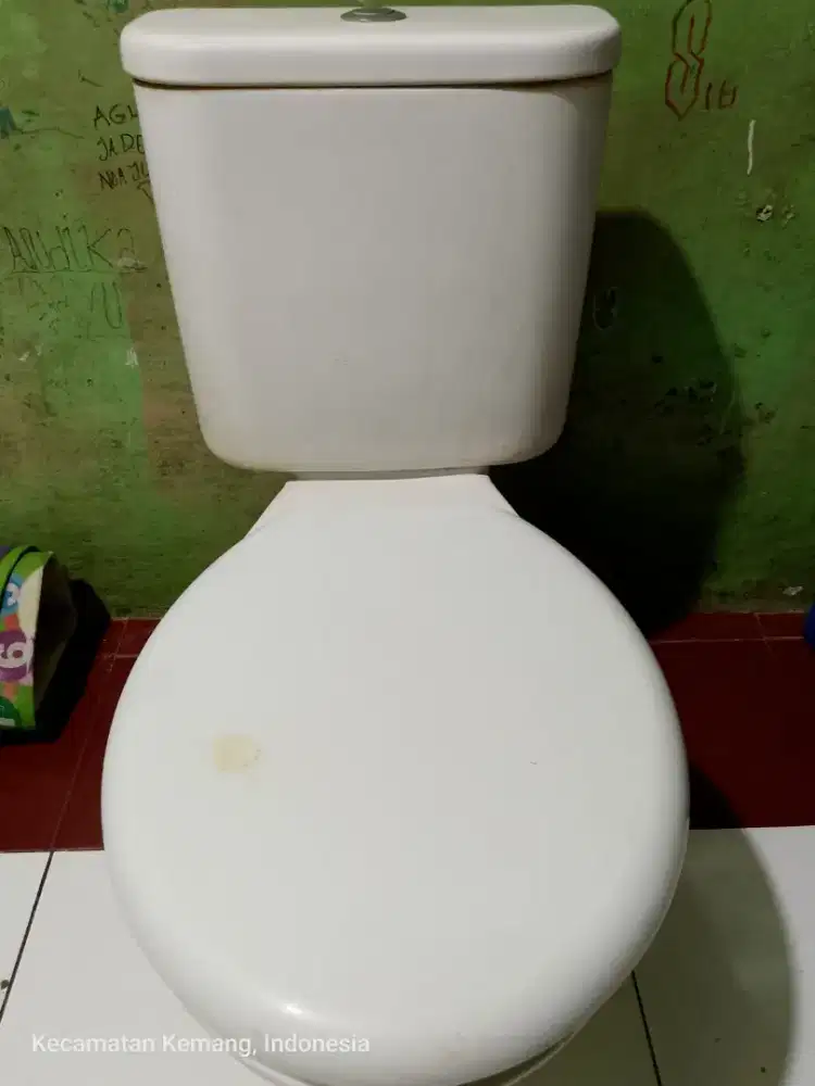 Kloset duduk toto bekas baik