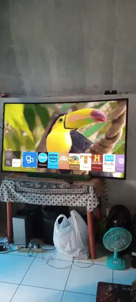 65 in Curve Samsung Smart Digital
