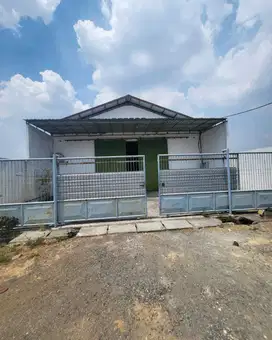 GUDANG DI KELURAHAN KEDUNGRUKEN, BENJENG GRESIK