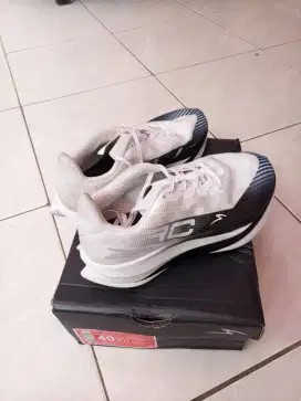 Sepatu running lari specs flybird