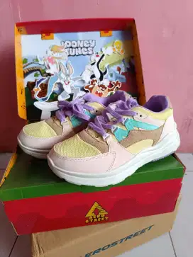 Sepatu Aerostreet X Looney Tunes Lola bunny 37