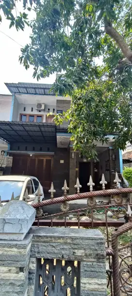 Rumah 2lantai siap huni, akses dekat jalan raya
