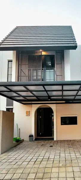 Disewakan Rumah Baru di Amesta Living Surabaya