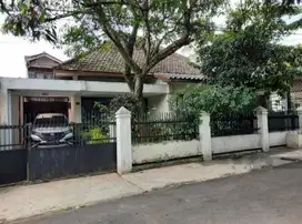 Rumah lama strategis di sayap riau bandung