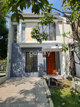 RUMAH 2 LANTAI SIAP HUNI NORTHWEST LAKE CITRALAND SURABAYA BARAT