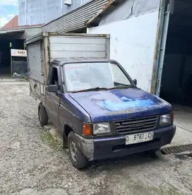 Isuzu Panther Box Tahun 2002