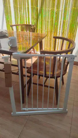 Baby Safety Gate / Pagar pengaman bayi kokoh baru belum pernah dipakai
