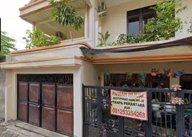 Jual Cepat rumah besar cocok untuk rumah tinggal/rumah kost/Kantor