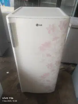 Di jual cepat kulkas 1 pintu merk LG orian