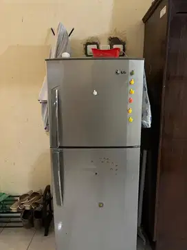 Kulkas LG & Lemari rak dapur