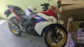 CBR 150 CBU tahun pembuatan 2011.