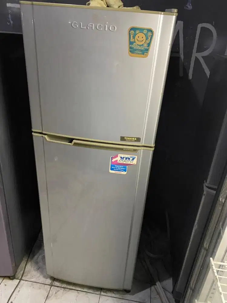 kulkas second merk toshiba glacio
