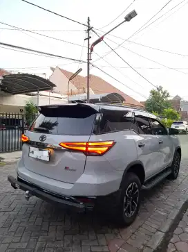 Fortuner VRZ 2.8 GR Sport 2022 AT Matic Hitam 4x2 TRD Sportivo Diesel