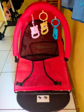 Bouncer bayi atau ayunan bayi