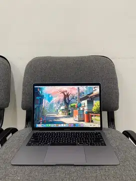 MacBook Air 2018 i5/8/256GB