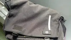 The Echelon [M] - Life Behind Bars 32L Messanger Bag