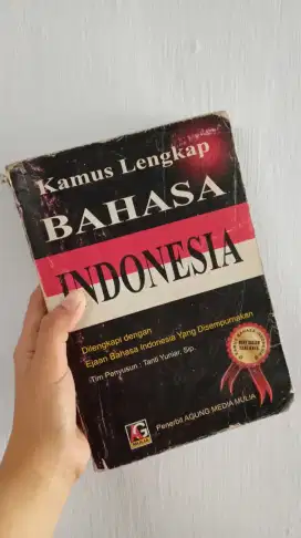 KBBI dilengkapi EYD by Tanti Yuniar, Sip.