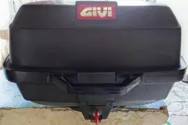 Box motor merk GIVI