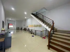 Dijual Ruko Gandeng 3,5 Tingkat di Jalan T. Amir Hamzah - Medan