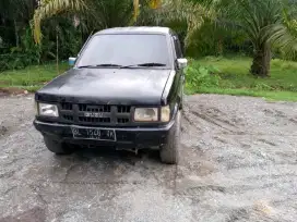 Mobil bekas isuzu panther