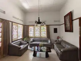Dijual Rumah Heritage Terawat Area Riau Cihapit di Pusat Kota Bandung