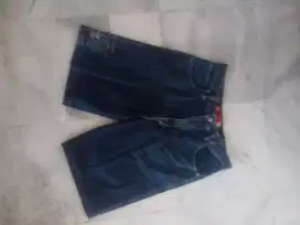 celana pendek jeans