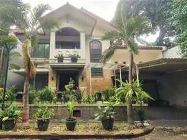 Rumah 2 Lantai Lahan Luas di Jakarta Selatan Dekat Stasiun